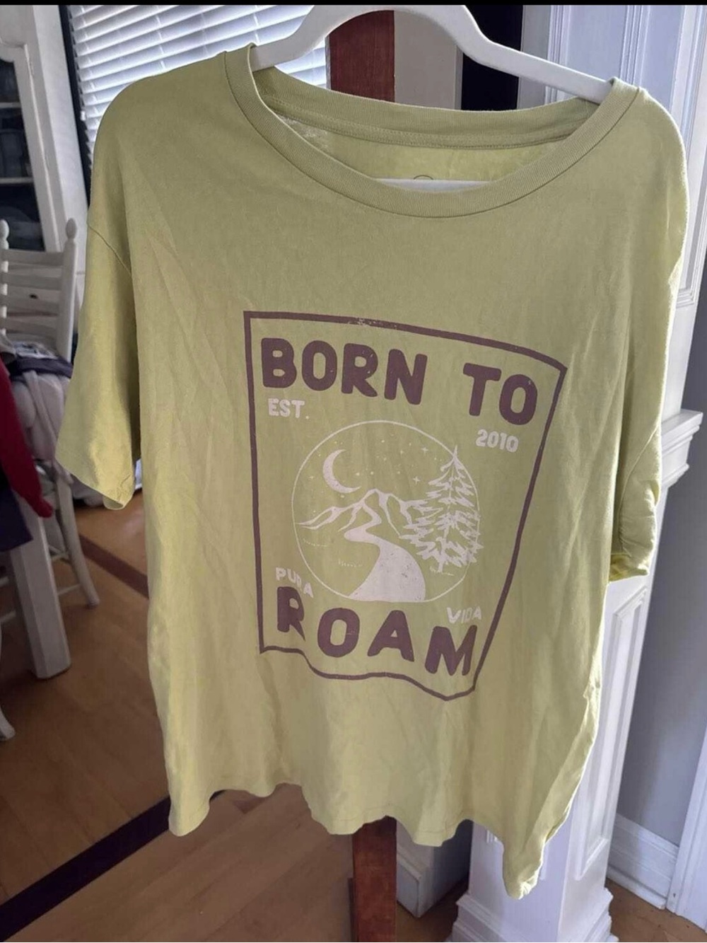 Pura Vida  Green Graphic Tee Large